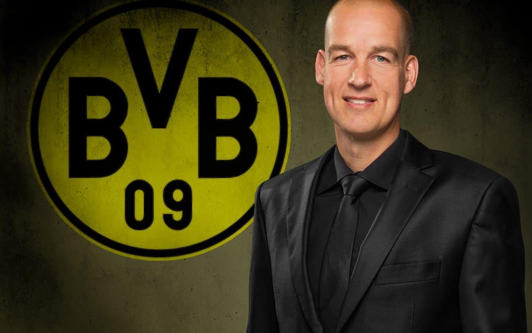 Carsten Cramer, Geschäftsführer Borussia Dortmund, mit einem Grußwort zum FUSSBALL KONGRESS Deutschland